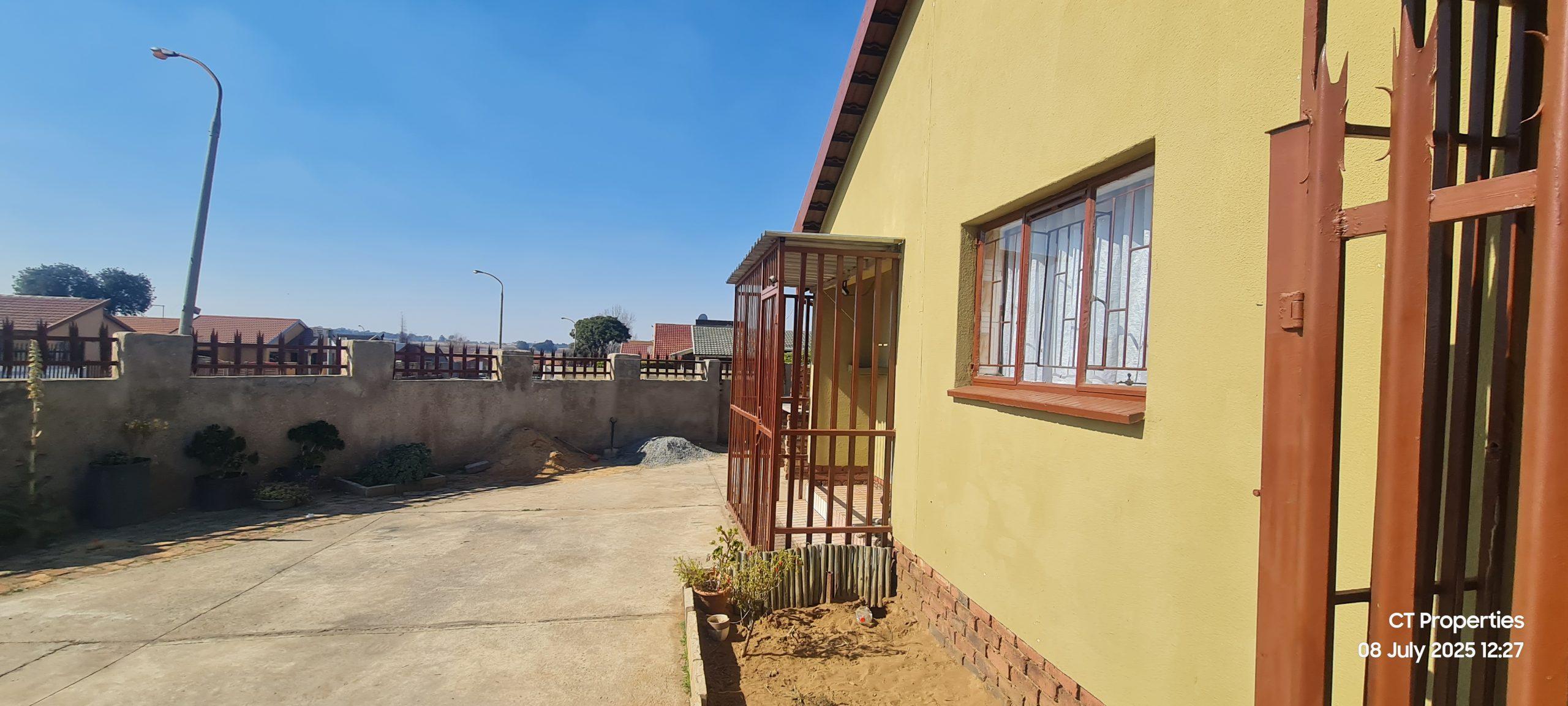 Investment Property For sale in Du Preez street, Delmore Gardens