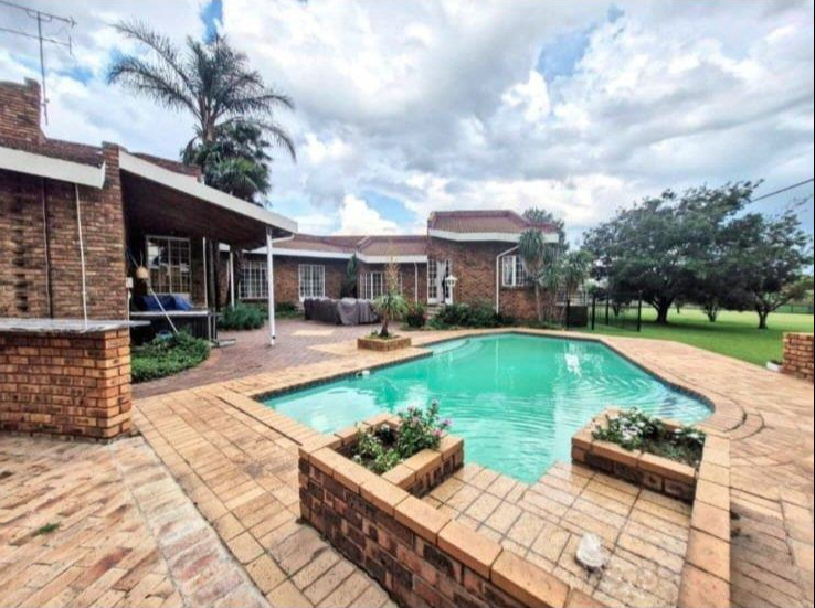 Family Home in Secure Estate by the Dam for sale Dalpark ext 1