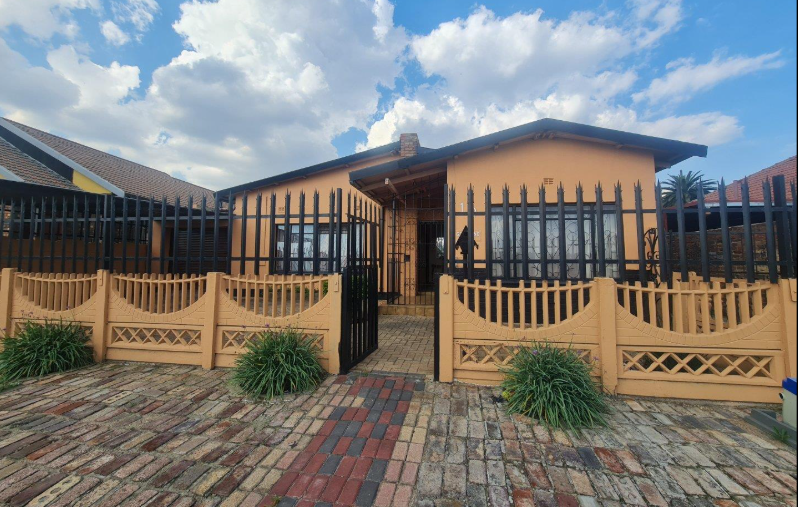 4 Bedroom House for Sale in Reigerpark