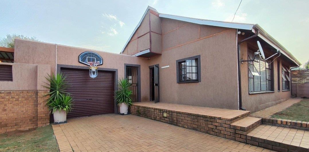 Neat and Comfortable Family Home on a Double Stand β Primrose